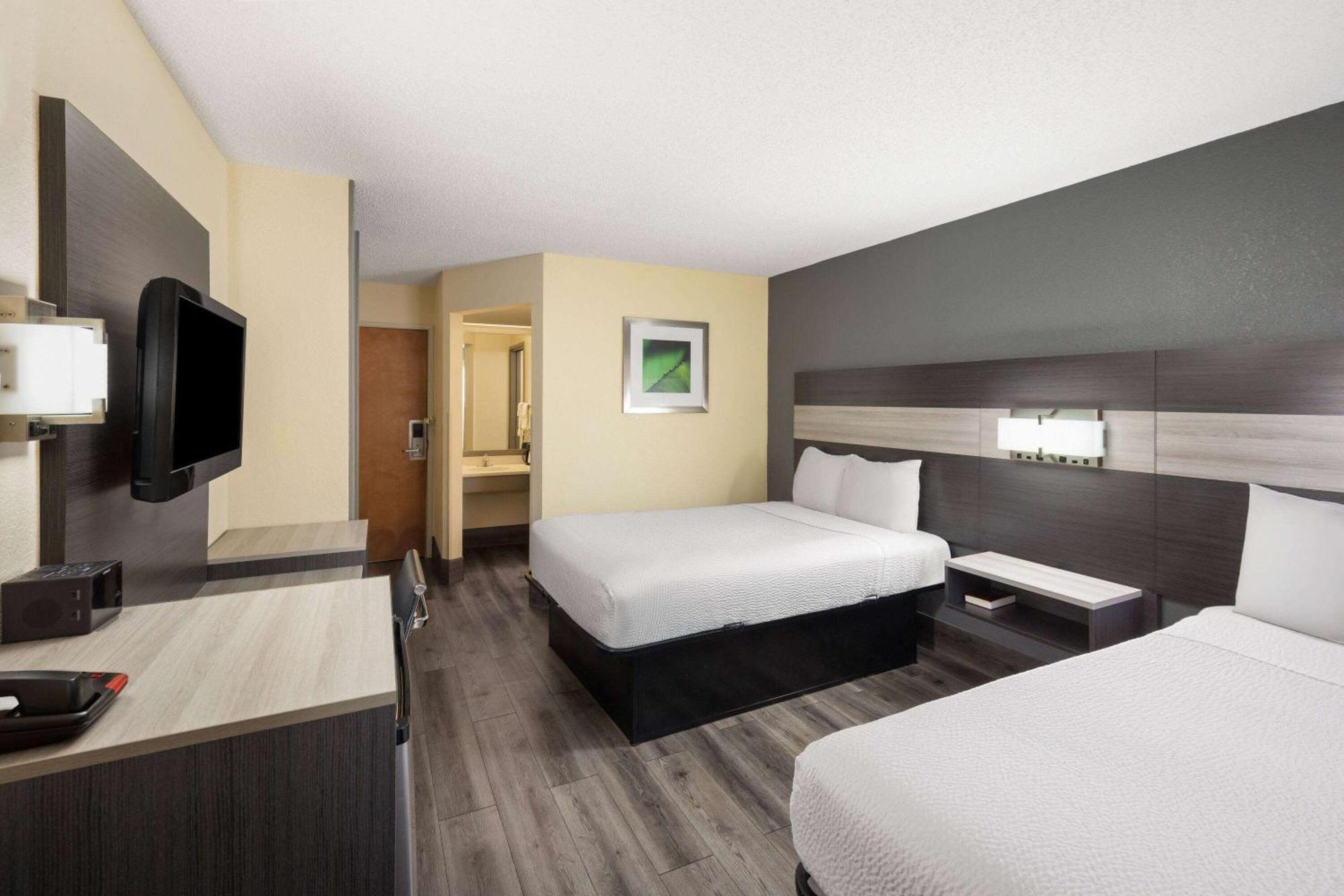 Travelodge By Wyndham Perry National Fairgrounds Area I-75 מראה חיצוני תמונה