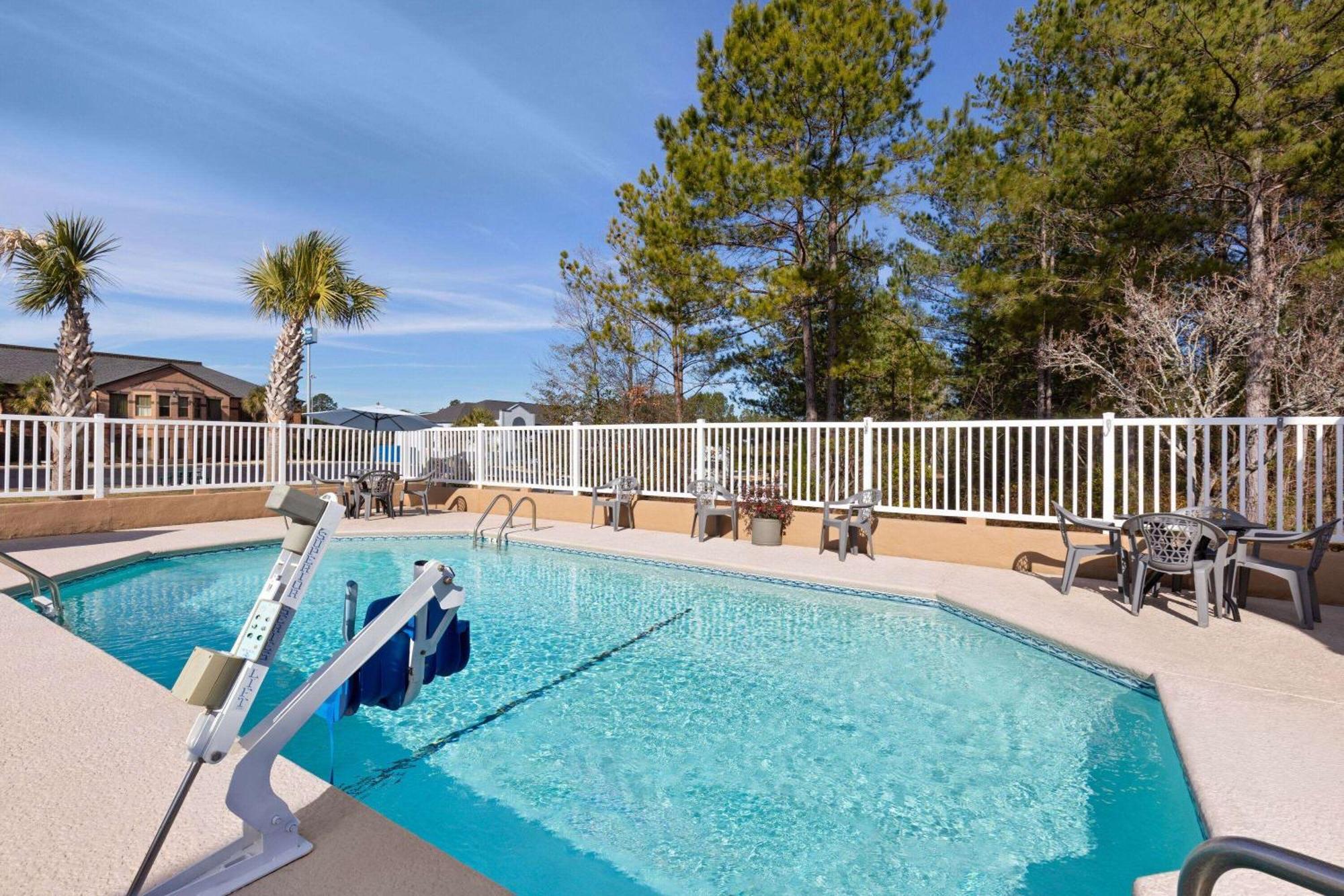 Travelodge By Wyndham Perry National Fairgrounds Area I-75 מראה חיצוני תמונה